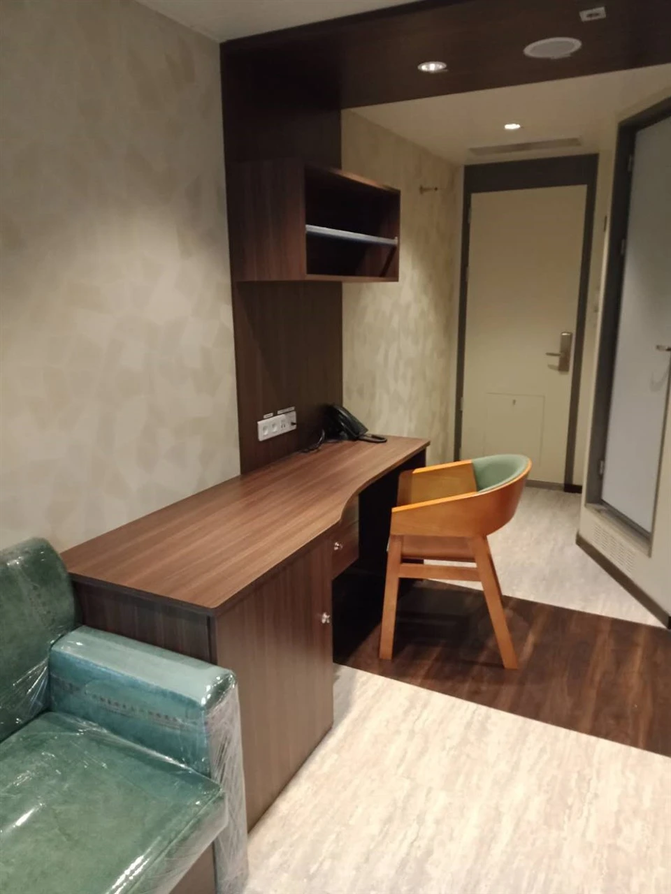 Marine Wooden Office Desk manufacturers